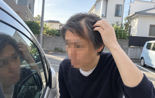 車を見ながら「もっと早く知りたかった」と振り返る画像